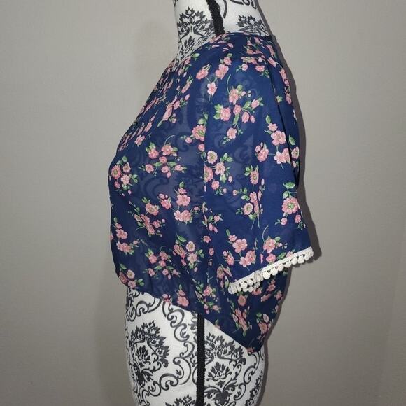 Zunie size 8 floral sheer crop top with crochet detail. - Picture 2 of 11